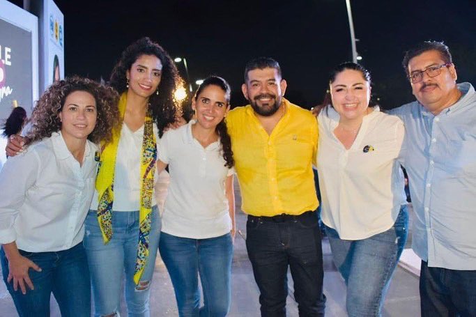 GPPRDmx's tweet photo. En #QuintanaRoo vamos a tener #Gobernadora con @laufdzoficial, el #sol esta por salir para todas y todos los quintanarroenses. 
Unidos fuertes #vaporQuintanaRoo 
🟡🔵🔴 @LauFdzOficial @huchilora @EdnaDiazMx @Jesus_ZambranoG https://t.co/9sUg7YvaqI