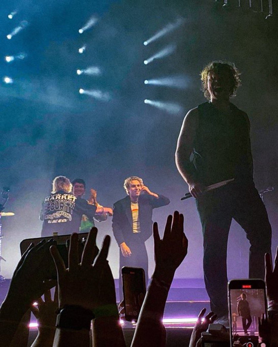 bee 🐝 tweet media