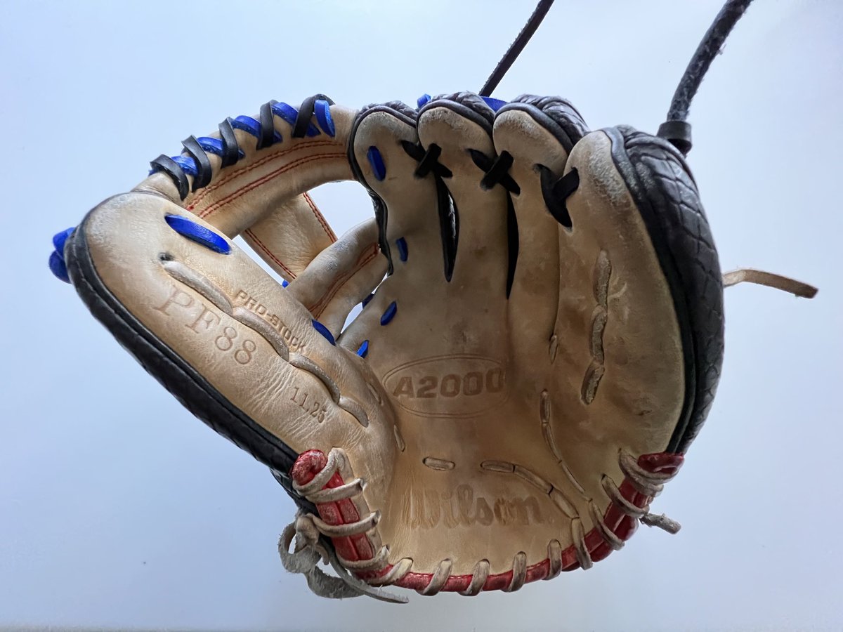 hyphenpierce's tweet photo. The boys ask how I started relacing gloves … I don’t know … it just happened. Kid had a glove blowout mid-inning ... I fixed it. Rest is history. #hyphenknot ⁦@flatbillbsb⁩ ⁦@wilsonballglove⁩ #givetheglovetomymom 😉#checkyourlaces #A2000repair https://t.co/xVpYrxD1rp