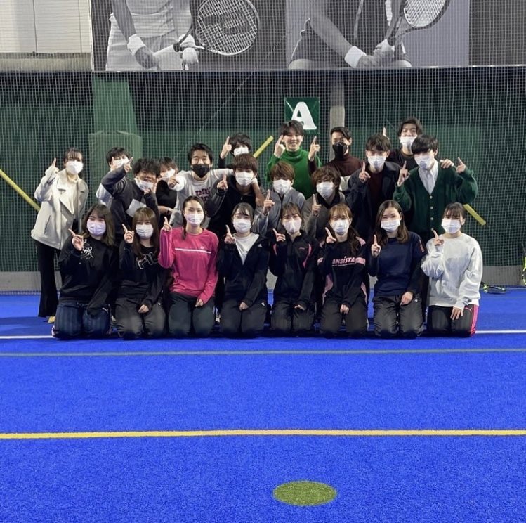 Budweiser1b's tweet photo. 皆さんこんにちは！新入生の方は御入学おめでとうございます！！🎉
文教大学硬式テニスサークルBudweiserです！☀️🌈✨
みんなで和気あいあいと楽しくテニスをしています！
履修相談やサークル、個人的な質問も受け付けてますので気軽に質問箱やDMで連絡してください！！😎😎😎
 #文教大学  #春から文教 https://t.co/bgTIzxgjBv