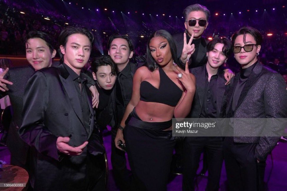 RJsB1tch's tweet photo. Photo of the night @BTS_twt @theestallion 🔥
#BTS #Megtan #BTS_Butter https://t.co/0t8cB1945M