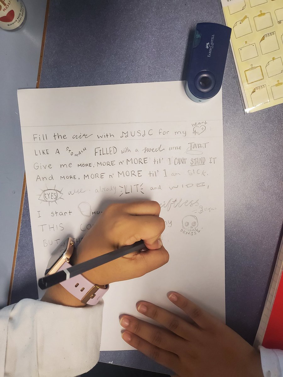 ShaguftaNehmer's tweet photo. Year 8 English had the opportunity to compose a Shakespearean rap song! Working with iambic pentameter and rhyme scheme. Who knew Shakespeare can be so closely linked to hiphop? 😎 https://t.co/3c3bAVMazn