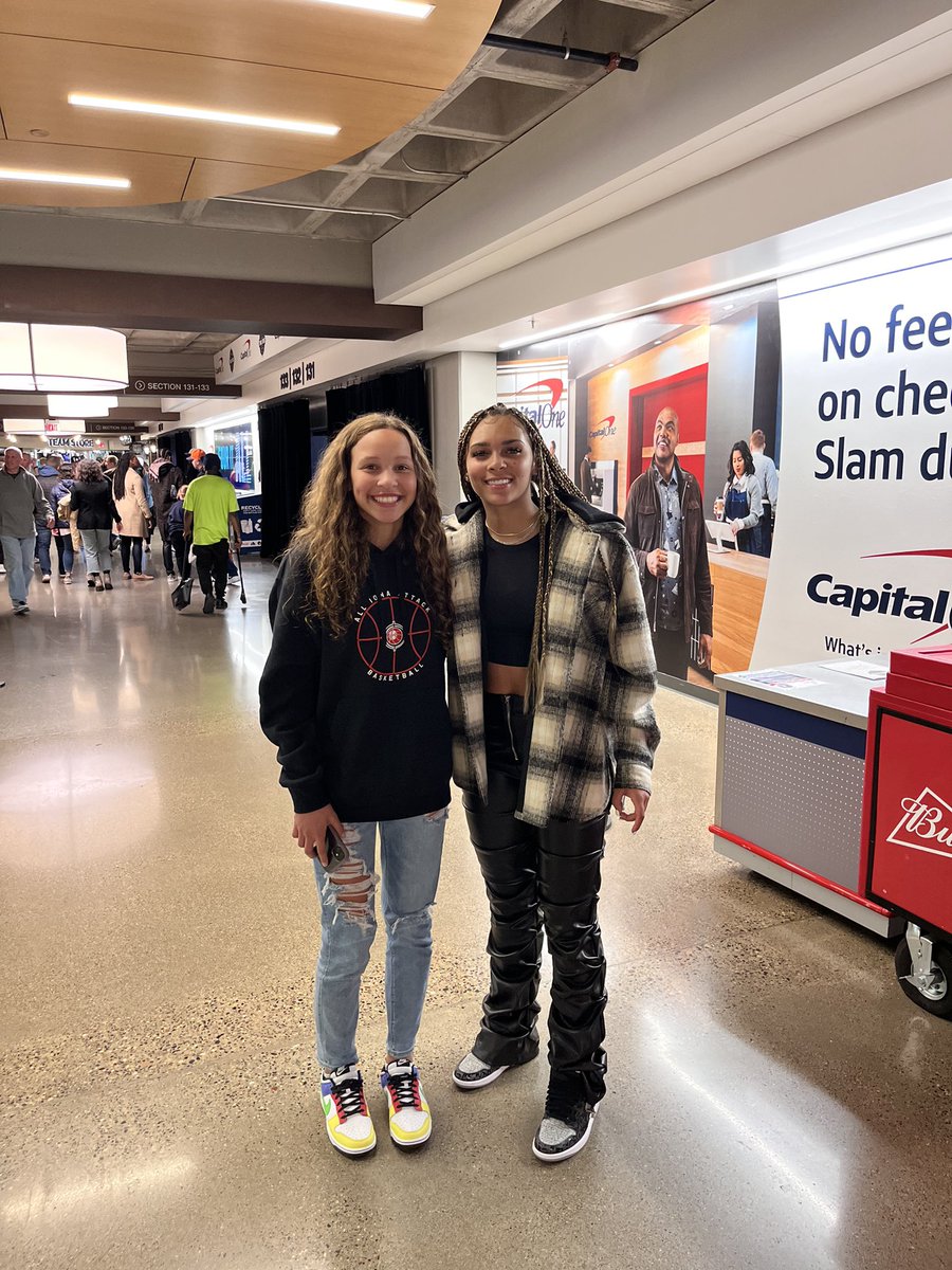 AlyviaMccorkle's tweet photo. Start of the spring/summer season. Played basketball and watched basketball all weekend with my #AIA team. I bumped into @mrsmac0606 #JadaWilliams #GOAT #SheGotGame #LilBullet #WomensFinalFour #AttackFamily https://t.co/EOqEtTUSIM
