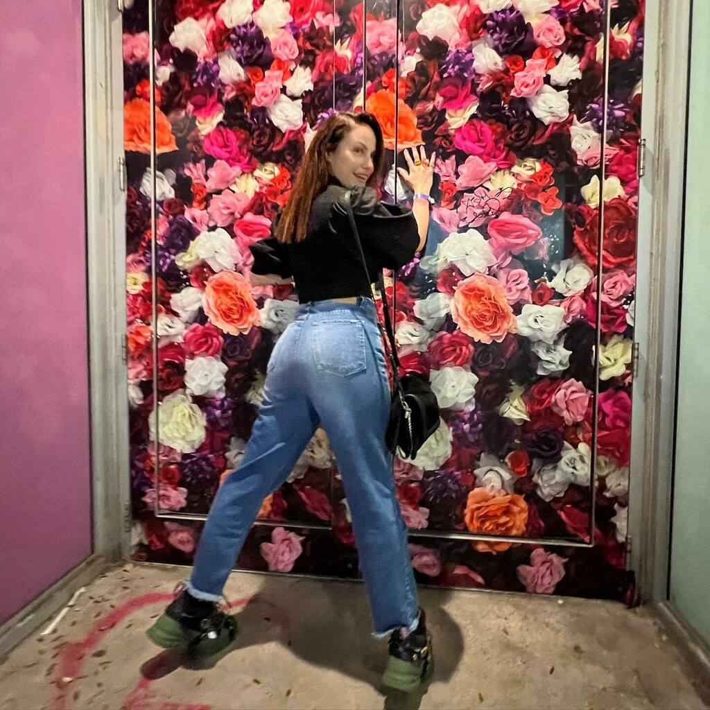 nuclearbranding's tweet photo. En tu cara @kimkardashian 
Ph @soyfira 
Siéntese señora 😂😂😂 https://t.co/7EYfuacpUU #NuclearBranding https://t.co/fYVCUQDGMl
