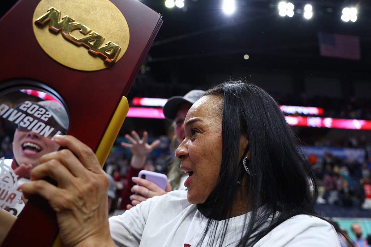 Dawn Staley is the first Black coach in men’s or women’s Division I basketball history to win multiple national championships

(h/t <a href="/InstantRHIplay/">Rhiannon Walker</a>)