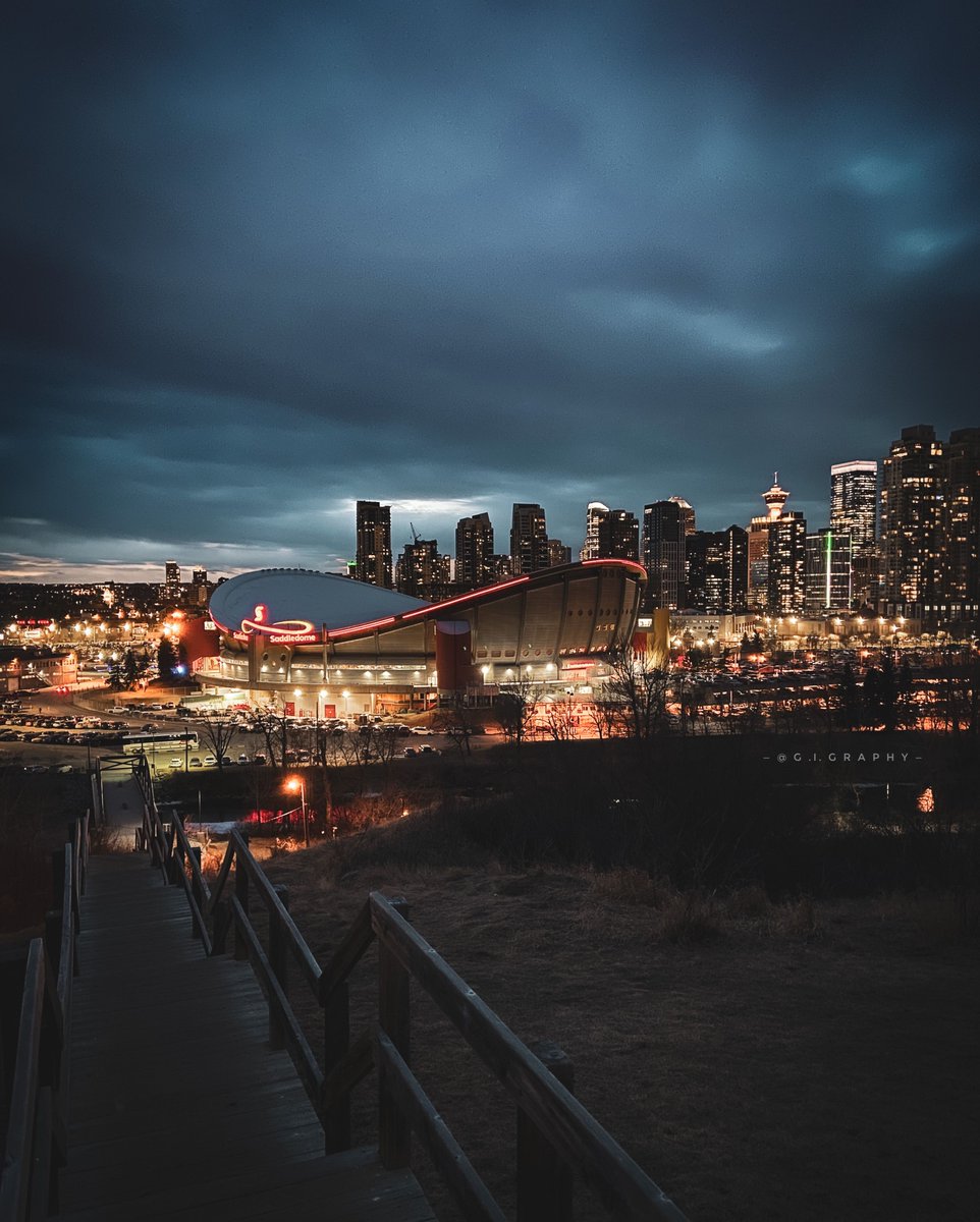 TheCalgaryTower's tweet photo. Night night, Calgary! (πΈ: g.i.graphy on Instagram)
#calgarytower #loveyyc #mycalgarytower #downtowncalgary #lifeincalgary #sundays https://t.co/TVs6rHKRrg
