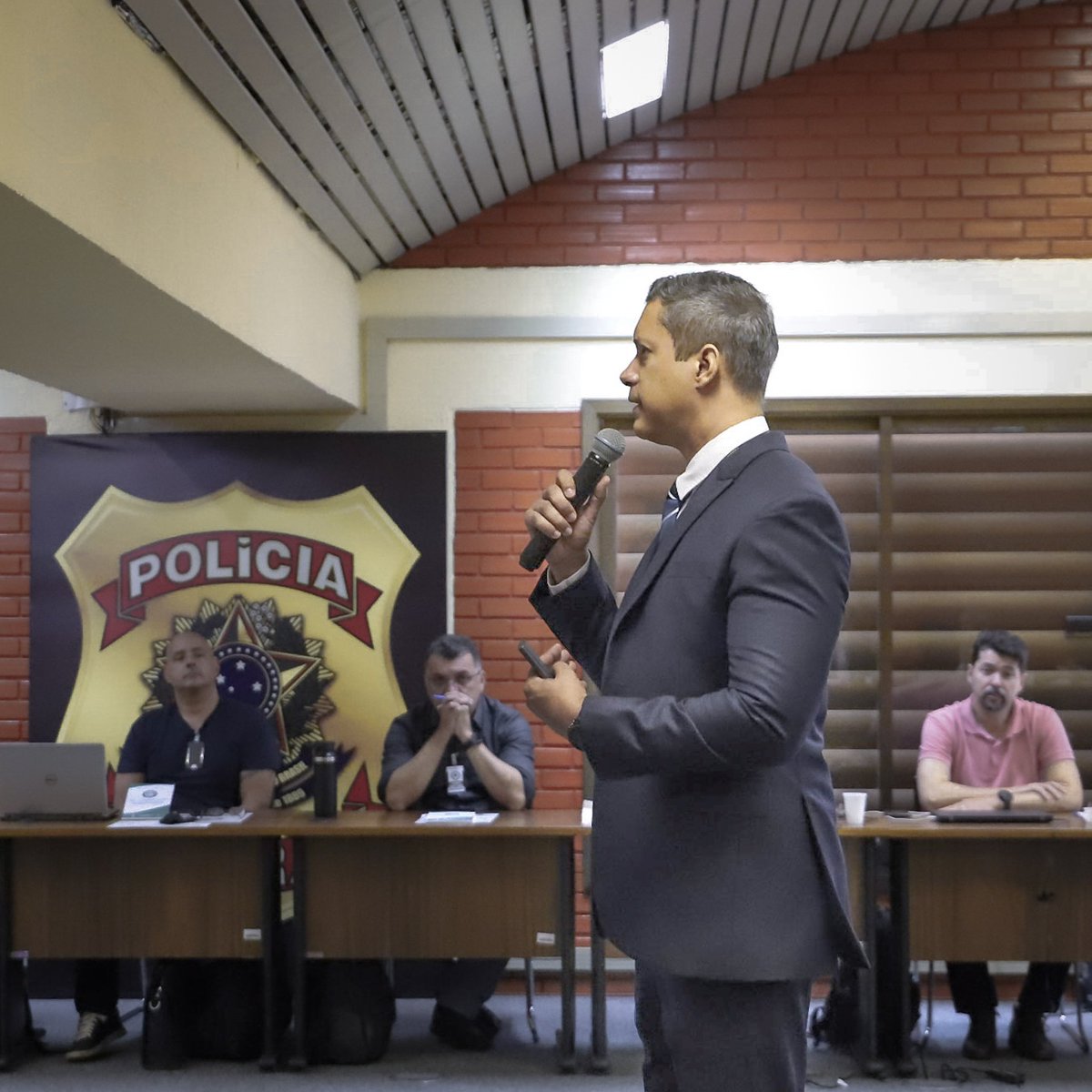 dpfmarcospaulo's tweet photo. Abertura do III Encontro de Coordenadores do Grupo de Prevenção ao Uso Indevido de Drogas da Polícia Federal (GPRED), na qual apresentamos novas metodologias de trabalho preventivo baseado em evidências. Parcerias importantes em processo de formalização. #GPRED #PF https://t.co/JZI2h0SPy8