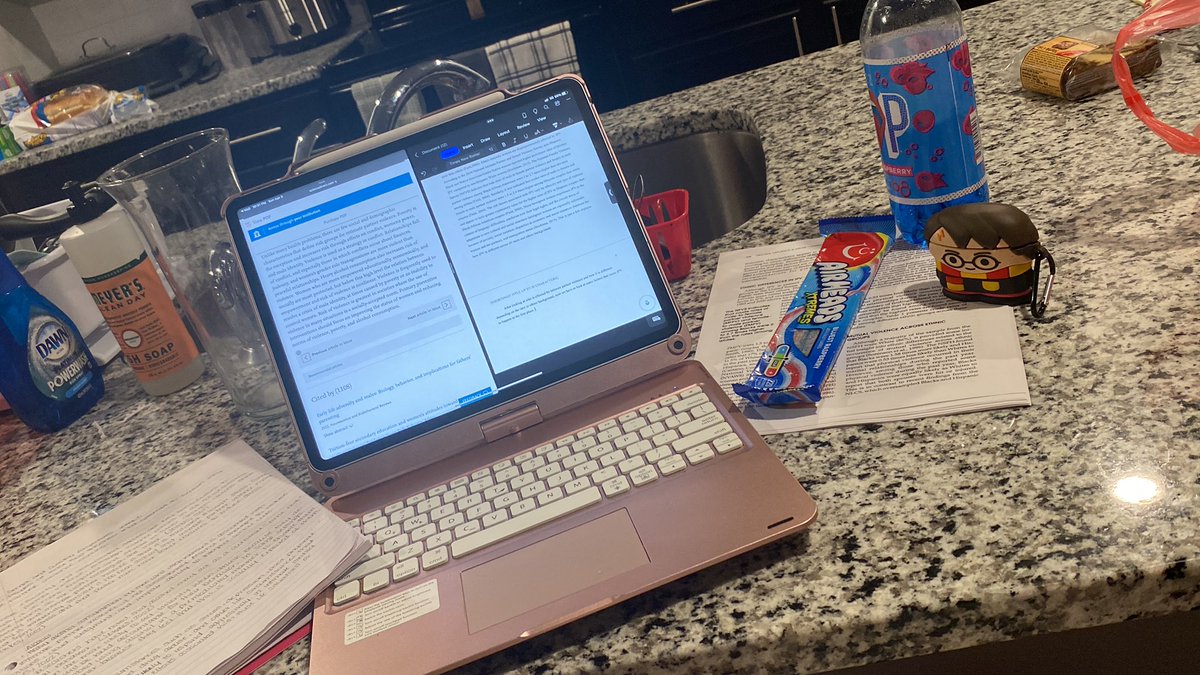 medic_BB's tweet photo. Late night work session #degreeme #psychology #sleepy 💻🤓 https://t.co/hVWEwoSQWJ