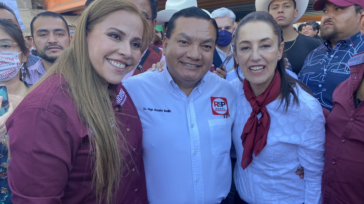 HugoRosalesB's tweet photo. Con Marina Vitela y Claudia Sheinbaum 🙌 https://t.co/P5cBI1UnG4