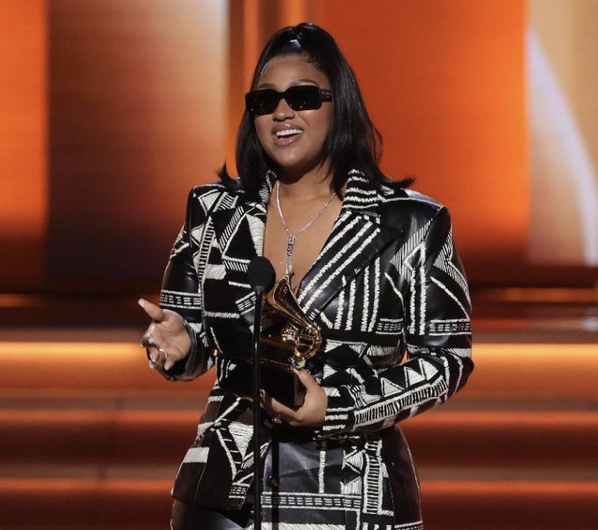 whatamindfull's tweet photo. @jsullivanmusic SO DESERVING!!!! The Grammys GOT IT RIGHT THIS TIME!!! #GRAMMYs #Grammys2022 https://t.co/7Svq5x1xvJ