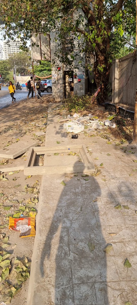 IMPramod77's tweet photo. @mybmc @mybmcWardS @UdhavThackeray @AUThackeray ...footpaths towards dream complex and pawar public school are full of garbage , construction of footpaths is waste of money. https://t.co/XxK0yzyRns