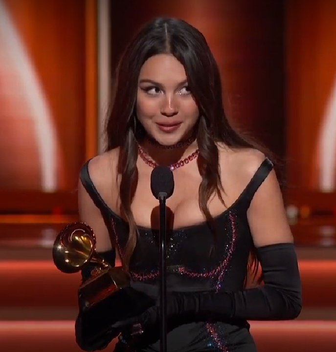 Gabybmcap's tweet image. 3 grammys y solo 19 años, una prueba más de que Sour es el mejor álbum debut, amamos a Olivia Rodrigo