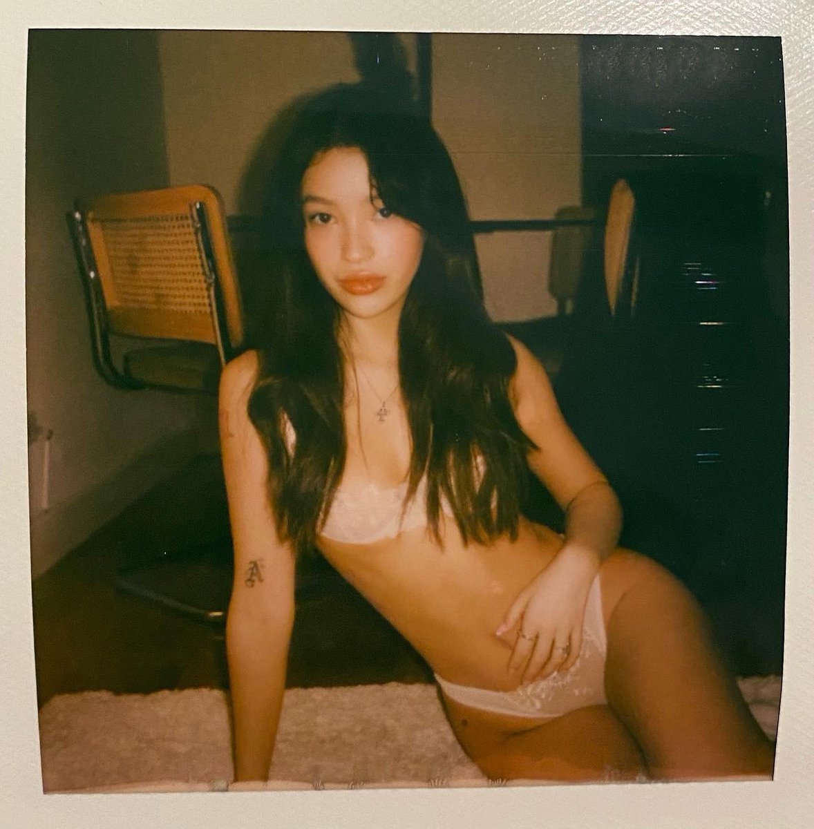 osnapitzhollyy's tweet photo. my husband takes pretty pictures of me &amp; i think that is just so romantic https://t.co/S4SXWReHqP
