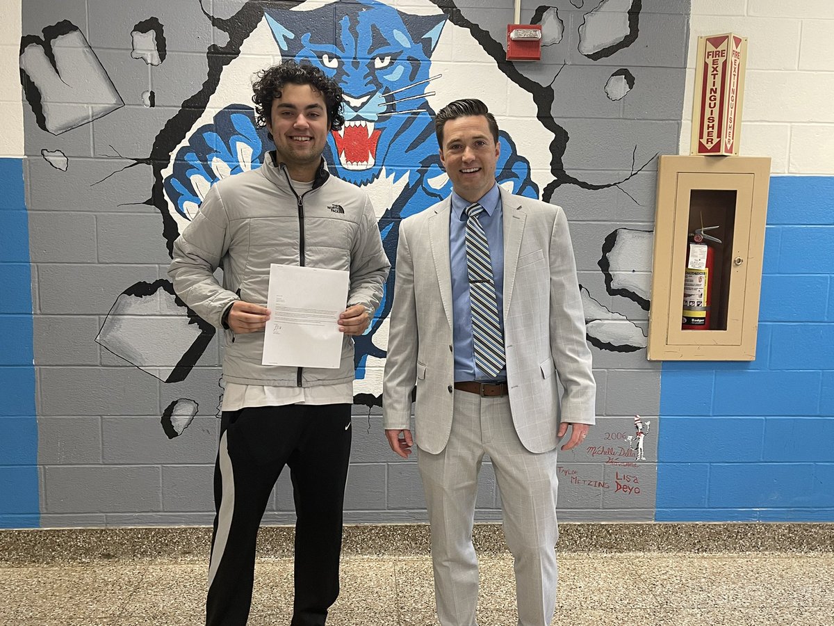wallkillshs's tweet photo. Very proud of this young man! Panther “Renaissance Man” Levi Neuwirth was awarded a full tuition scholarship from the prestigious Brown University! Neuwirth is a scholar, athlete, musician, and participates in numerous scholastic clubs and organizations!
#wallkillexcellence https://t.co/WBKu74GJDL