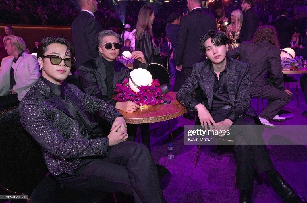 HopeRMxj's tweet photo. Lindos 💜 https://t.co/egKQBGIUjP