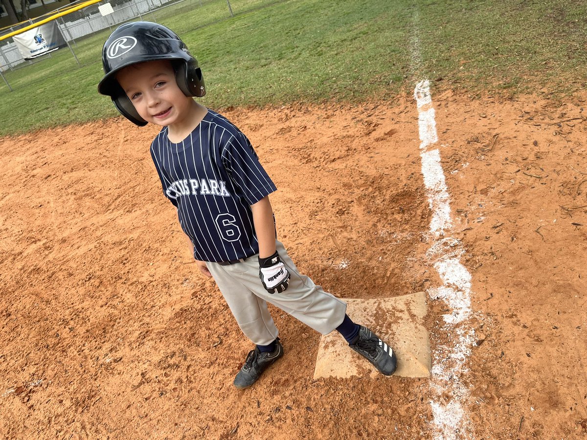 kmaloney54's tweet photo. Weekends are the best. #MaxLeo #SamKM https://t.co/8Rgn99OkTd