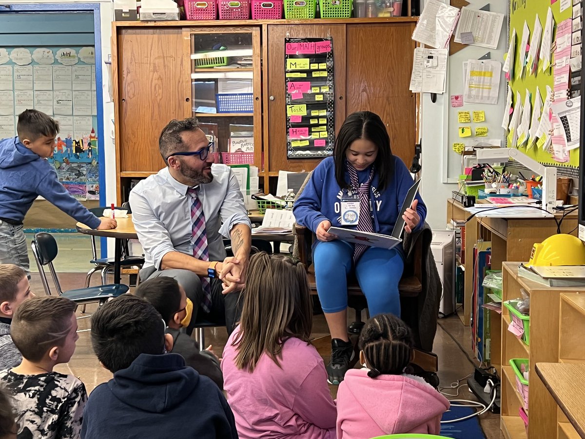 mrgslearning's tweet photo. Impressed by the #future as she shows me how to be #principalfortheday - We’re in great hands… https://t.co/48a02AEM7H