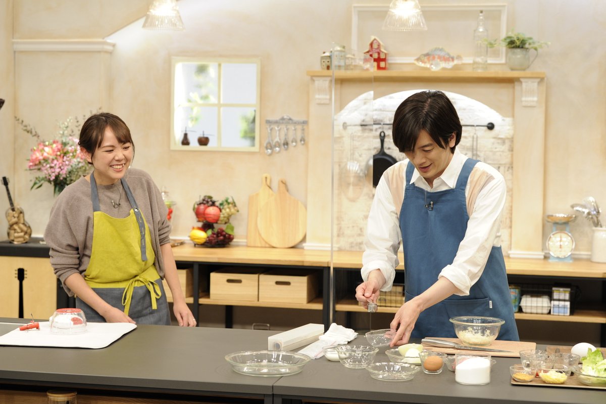 oricon's tweet photo. 【📺このあと13:30】
上沼恵美子からバトンタッチ❗
料理番組『DAIGOも台所～きょうの献立 何にする？～』スタート🍳✨

妻・北川景子からも料理初心者のDAIGOへエール💕 目標は「娘のお弁当を作れるようになりたい」🍱 
https://t.co/BdCgIlOdzj

#DAIGO #DAIGOも台所 @Daigo19780408 @DAIGODaidokoro https://t.co/XJXXOgWWUL