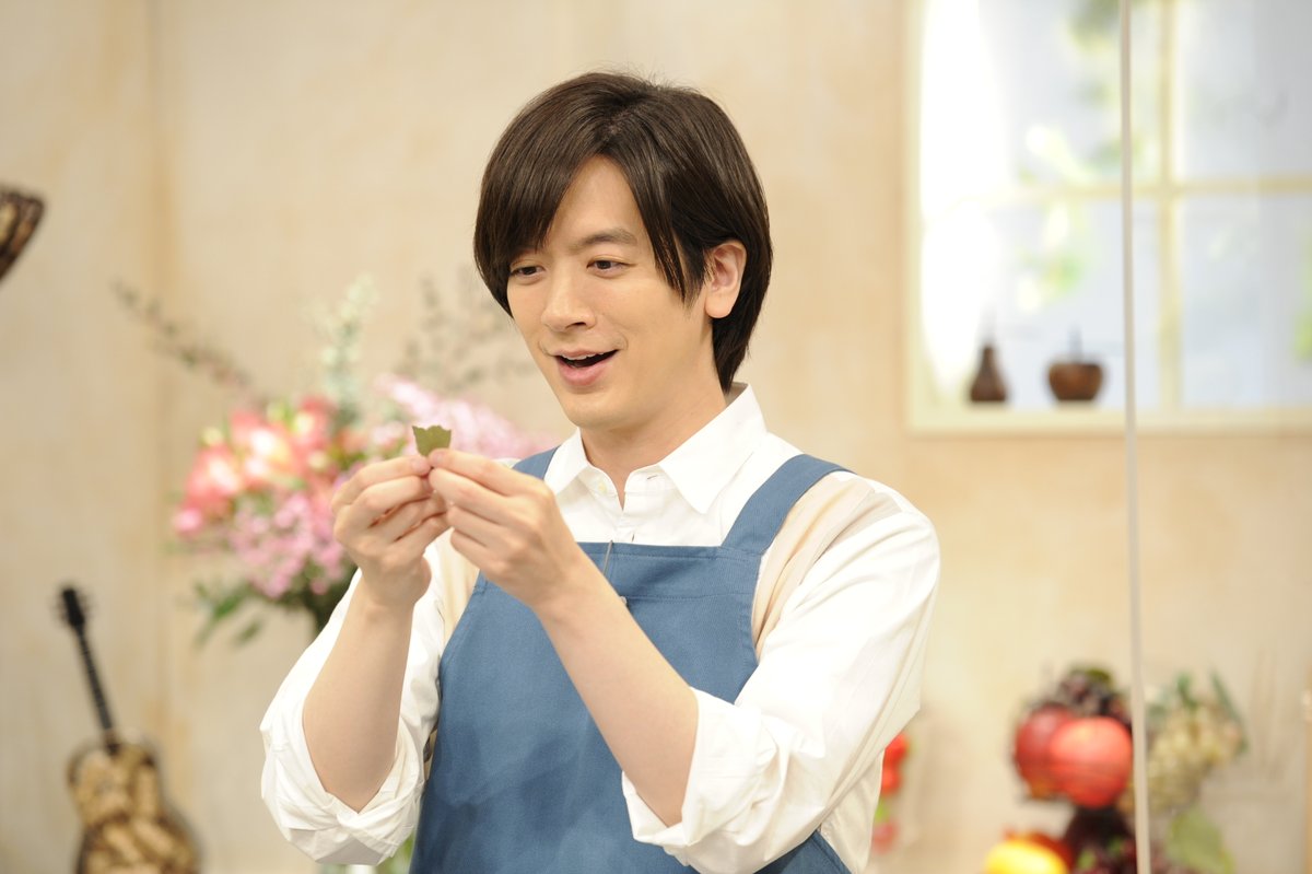oricon's tweet photo. 【📺このあと13:30】
上沼恵美子からバトンタッチ❗
料理番組『DAIGOも台所～きょうの献立 何にする？～』スタート🍳✨

妻・北川景子からも料理初心者のDAIGOへエール💕 目標は「娘のお弁当を作れるようになりたい」🍱 
https://t.co/BdCgIlOdzj

#DAIGO #DAIGOも台所 @Daigo19780408 @DAIGODaidokoro https://t.co/XJXXOgWWUL