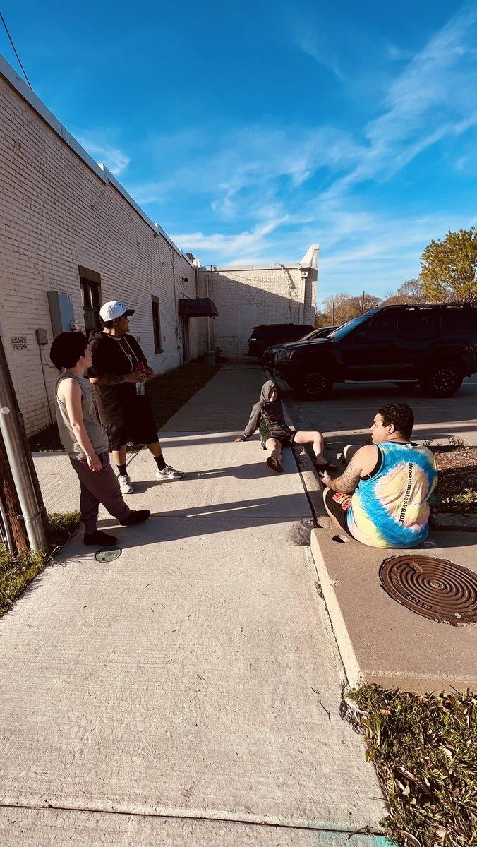 Taking a little break from practice enjoying the sunshine 😎