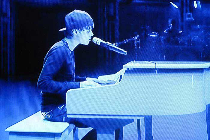 Vampiresdrew_'s tweet photo. VOCÊS ESTÃO ESCUTANDO MEUS GRITOS AAAAAAA.                       2010 / 2022  #Grammys Justin Bieber https://t.co/nkN7nj59PX