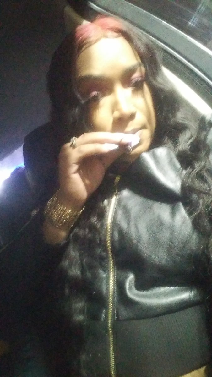 MiamosIAm's tweet photo. He like em pretty and ghetto #backwoods #bluntsup https://t.co/OZag327Gvr