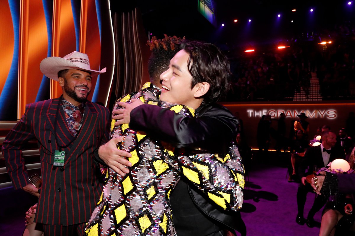 BuzzFeed's tweet photo. V of #BTS and @JonBatiste <3 besties #GRAMMYs https://t.co/wnMYpp6yJX