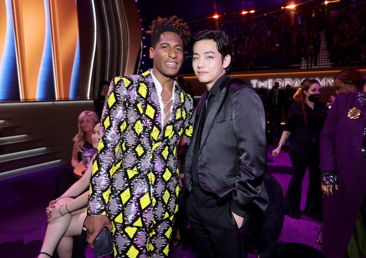 BuzzFeed's tweet photo. V of #BTS and @JonBatiste <3 besties #GRAMMYs https://t.co/wnMYpp6yJX