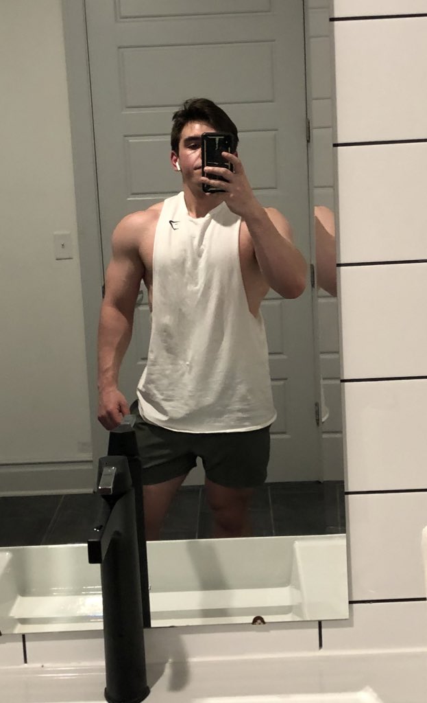 _Skytheguy_'s tweet photo. 158 ish to 166 ish

spamming progress pics on all the social medias because i fucking love the hell out of me rn https://t.co/vWwMb3WMUB