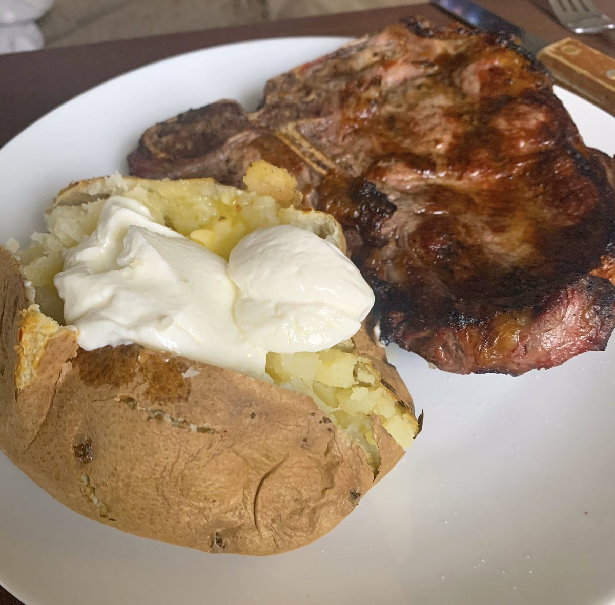 Fired up the grill and made some T-Bone Steaks and Baked Potatoes. 

 #foodporn #food #breakfast #lunch #dinner #foodie #cheflife #foodpic #myculinaryadventures #recipe #bbq #foodblog #knives #chefknives #cooking #yummy