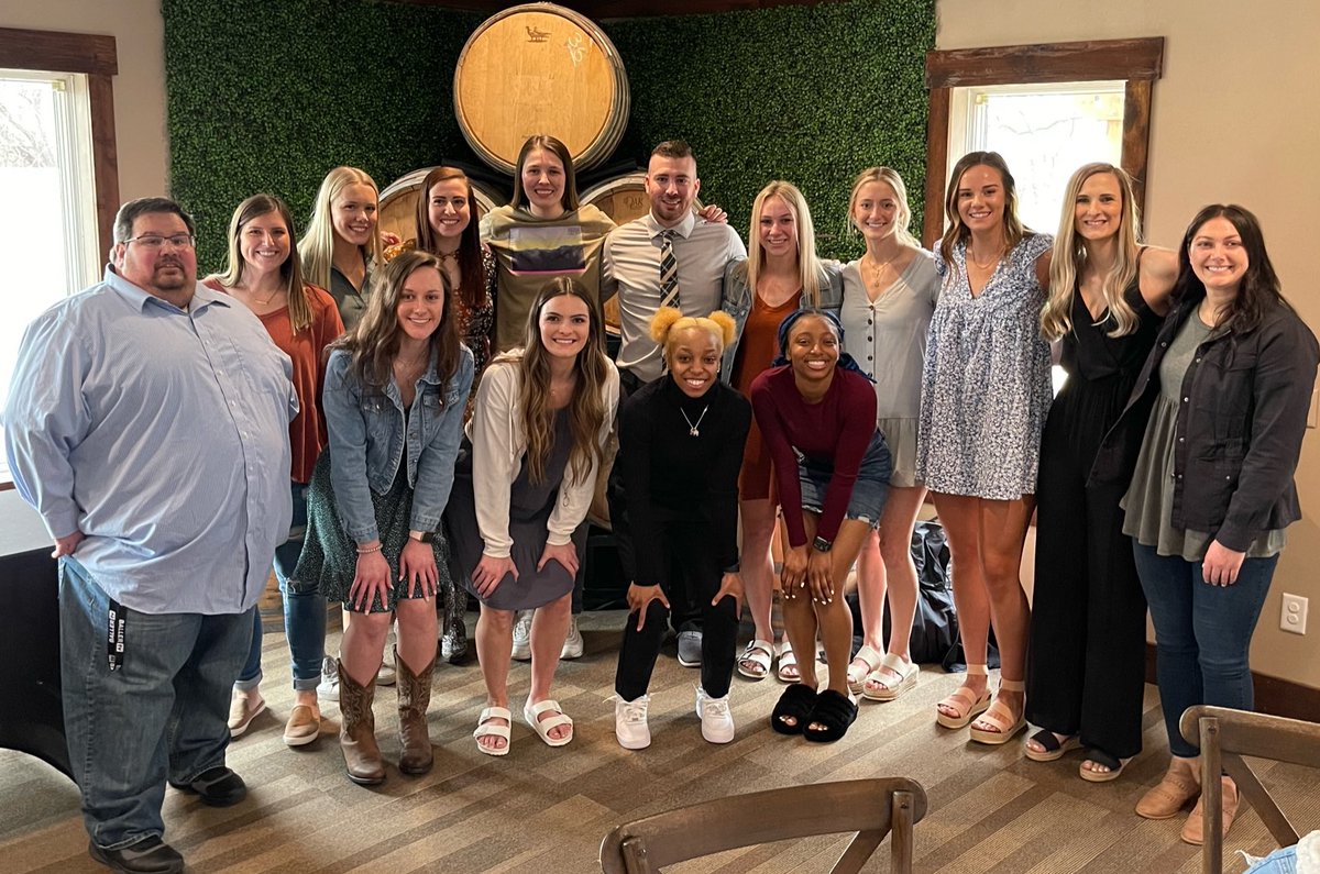everyday_braves's tweet photo. We love this team. They were a great team that accomplished so much despite facing so much adversity. We are proud of them and today we celebrated their success. Thank you #EveryDayBraves! Family Forever 🖤💛 https://t.co/4zfcx7QWhu