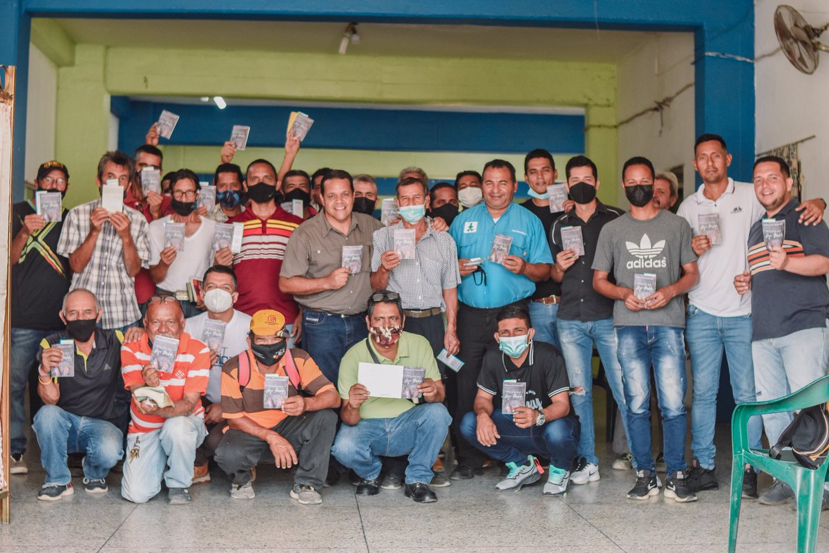 ysacelber's tweet photo. Entrenando a los hombres de la Iglesia Bautista Central de Barquisimeto a evangelizar con la historia del hijo pródigo https://t.co/B54gBhxkz3