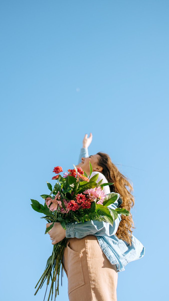 haileylearmonth's tweet photo. got creative with my gal pal for international women’s day 🌼🌸🌺🌹🌷🌞 https://t.co/97svUv8iIp