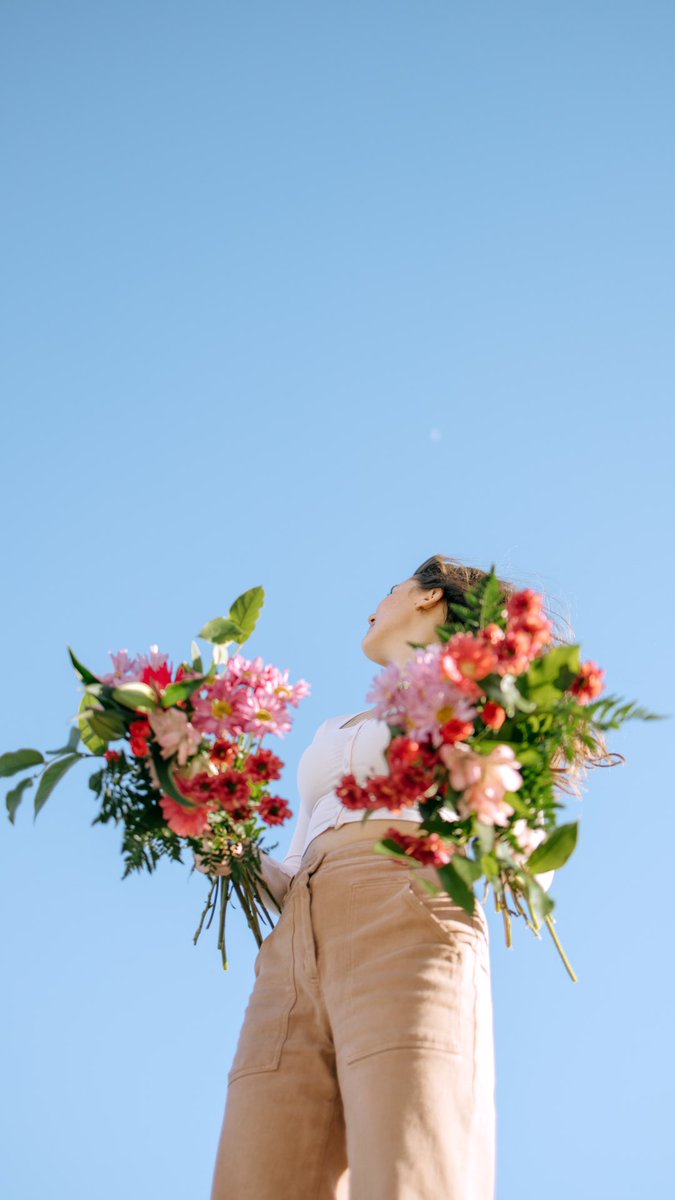 haileylearmonth's tweet photo. got creative with my gal pal for international women’s day 🌼🌸🌺🌹🌷🌞 https://t.co/97svUv8iIp