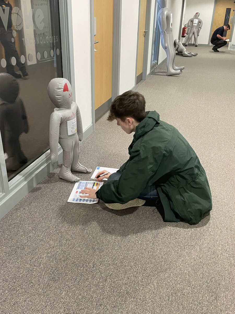 MeridanTraining's tweet photo. @harvey_eac is he trying to get a patient history or doing a triage sieve on the manikin? #MIMMS @_ALSG_ @MeridanTraining https://t.co/CcgfTiFrmJ