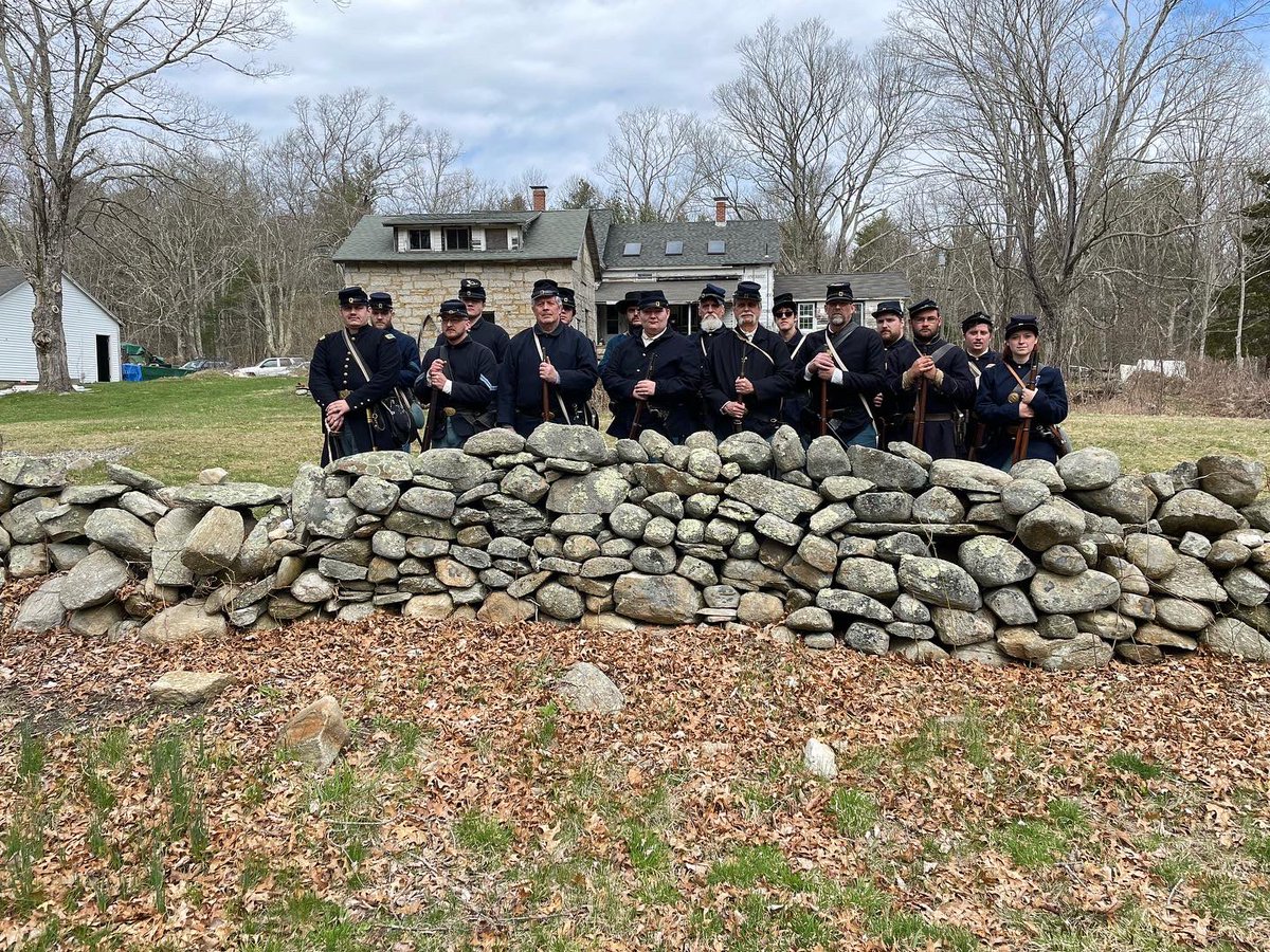 2ndrivcob's tweet photo. Nothing like a good spring time drill. #2riv #rhodeisland #drill #civilwarreenacting #reenacting https://t.co/K2IBGWTsZi