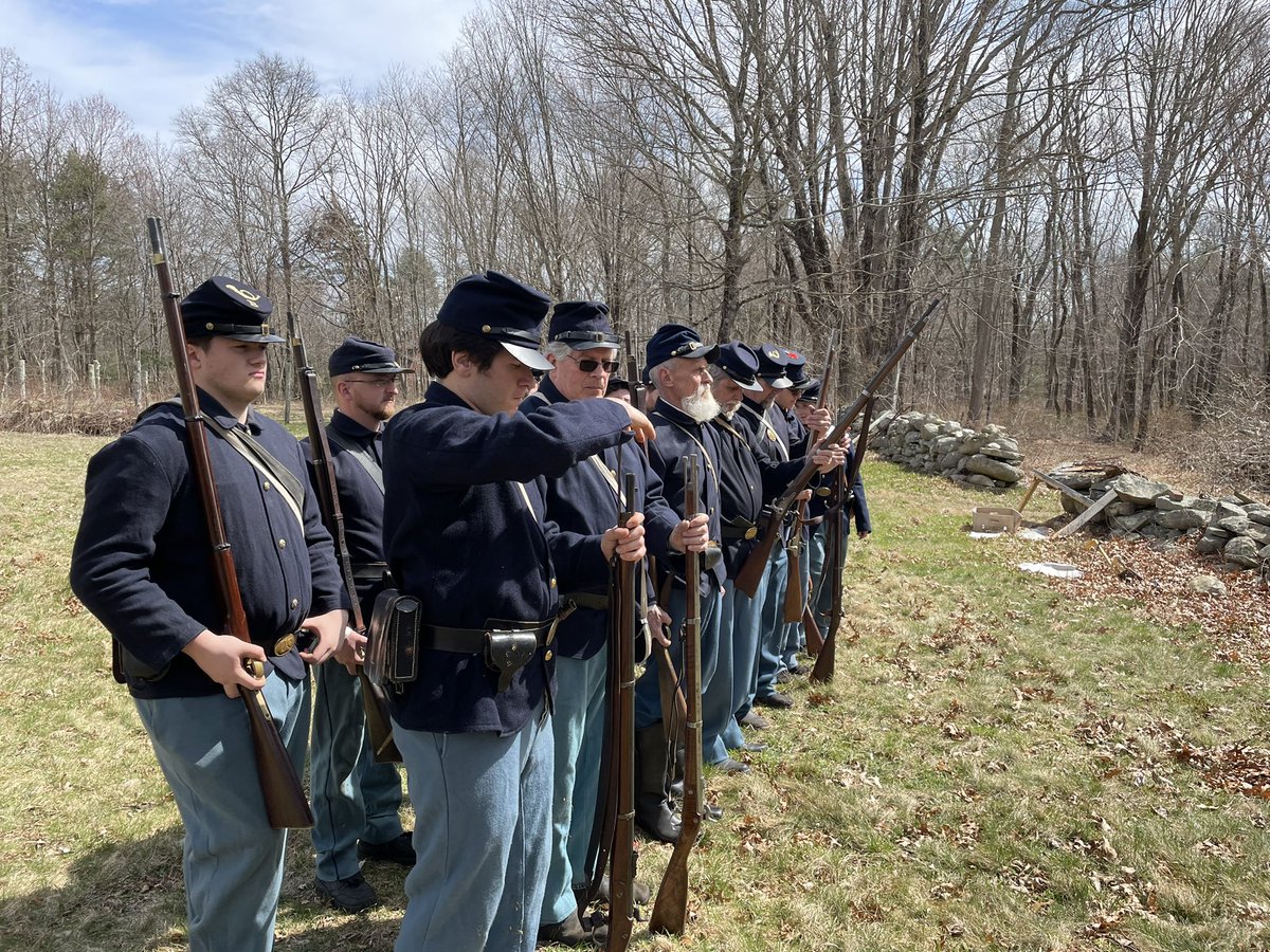 2ndrivcob's tweet photo. Nothing like a good spring time drill. #2riv #rhodeisland #drill #civilwarreenacting #reenacting https://t.co/K2IBGWTsZi