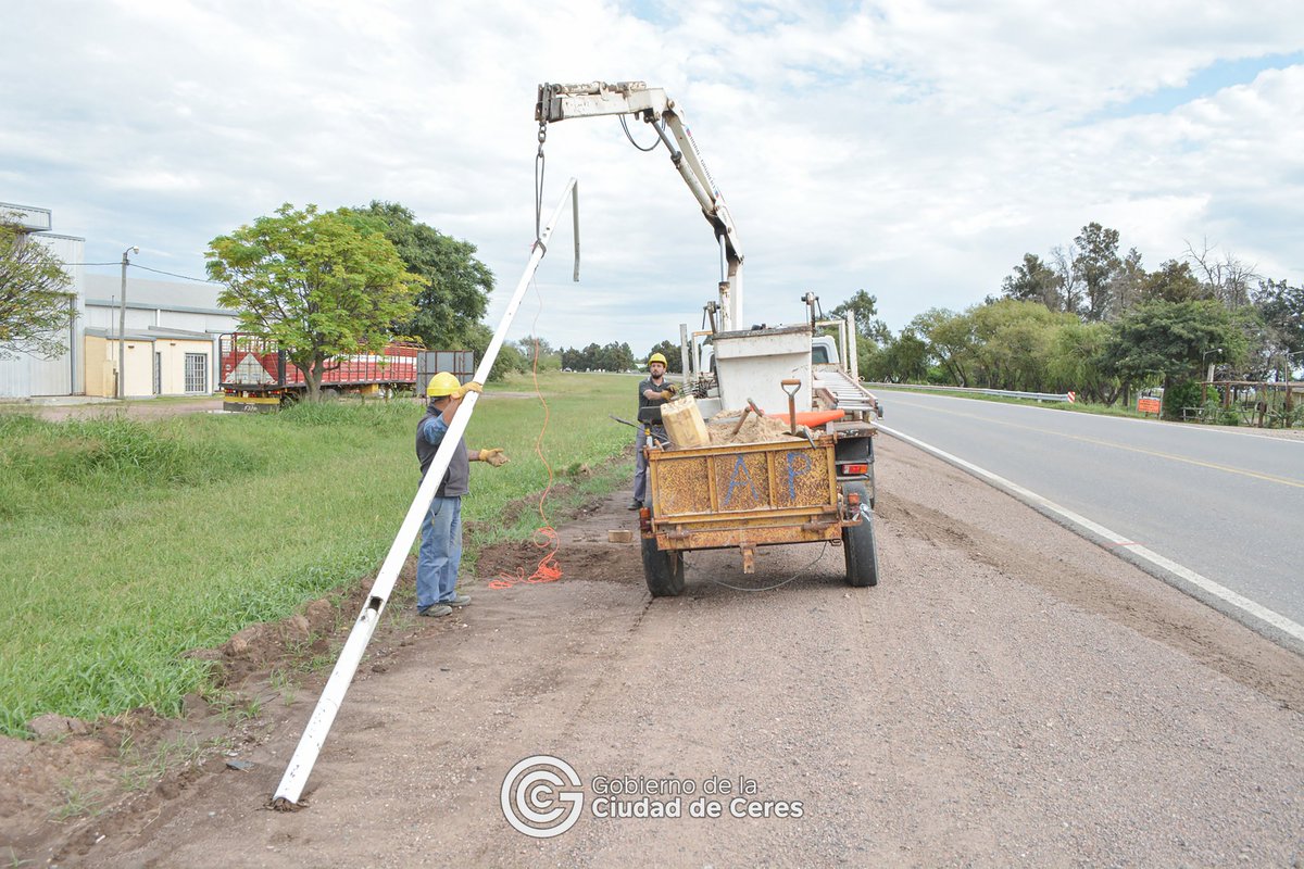 ¡Nuevas luminarias led sobre ruta nacional 34! 💡

Continuamos colocando más iluminación en el acceso a nuestra ciudad, sobre la ruta nacional 34 👉 en total, instalamos 52 columnas