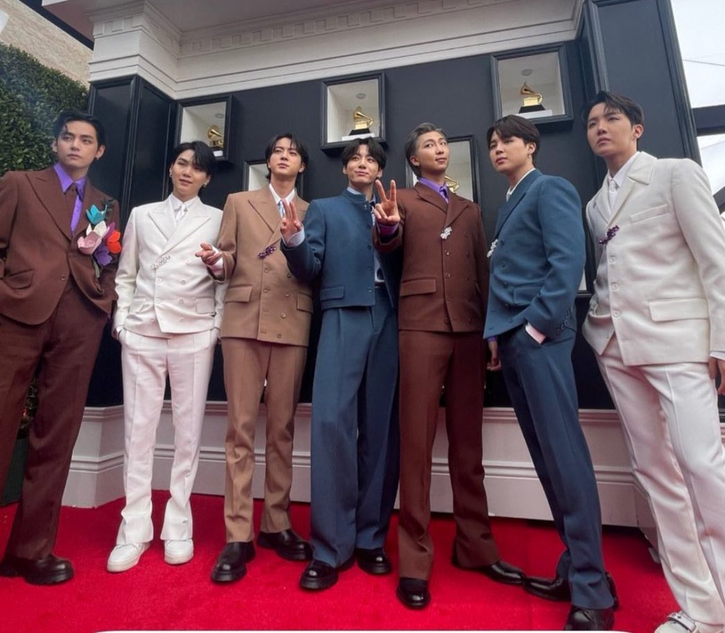 yuqixt's tweet photo. DIOS mío pero ya vieron que guapos se ven los chicos? AHHHHHHHH

BTS BTS BTS @BTS_twt https://t.co/yXBaixez1b