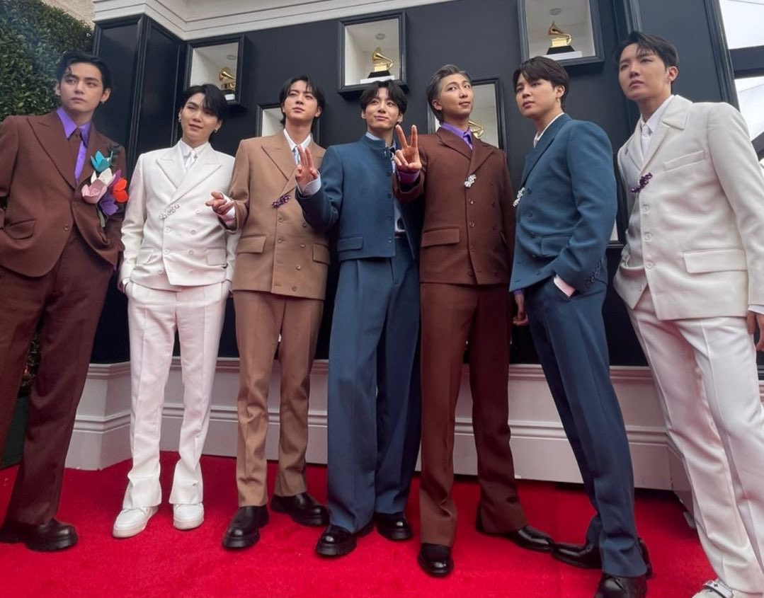 yuqixt's tweet photo. DIOS mío pero ya vieron que guapos se ven los chicos? AHHHHHHHH

BTS BTS BTS @BTS_twt https://t.co/yXBaixez1b