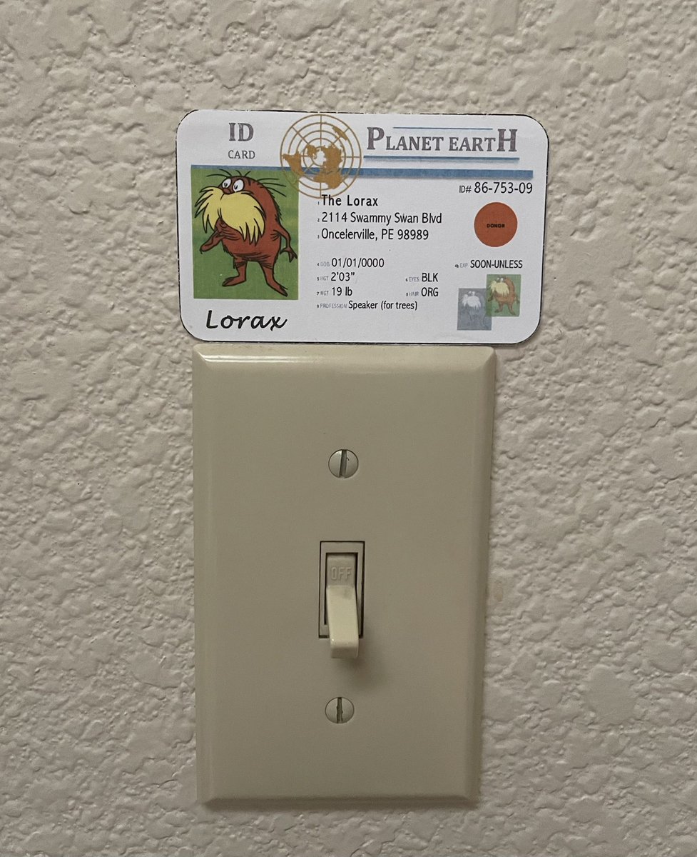 RiyaFHS's tweet photo. Turning off the lights when you aren’t using them is a simple and efficient way to save energy! @franklinlorax #apesenergy https://t.co/wsUs2jtsFv