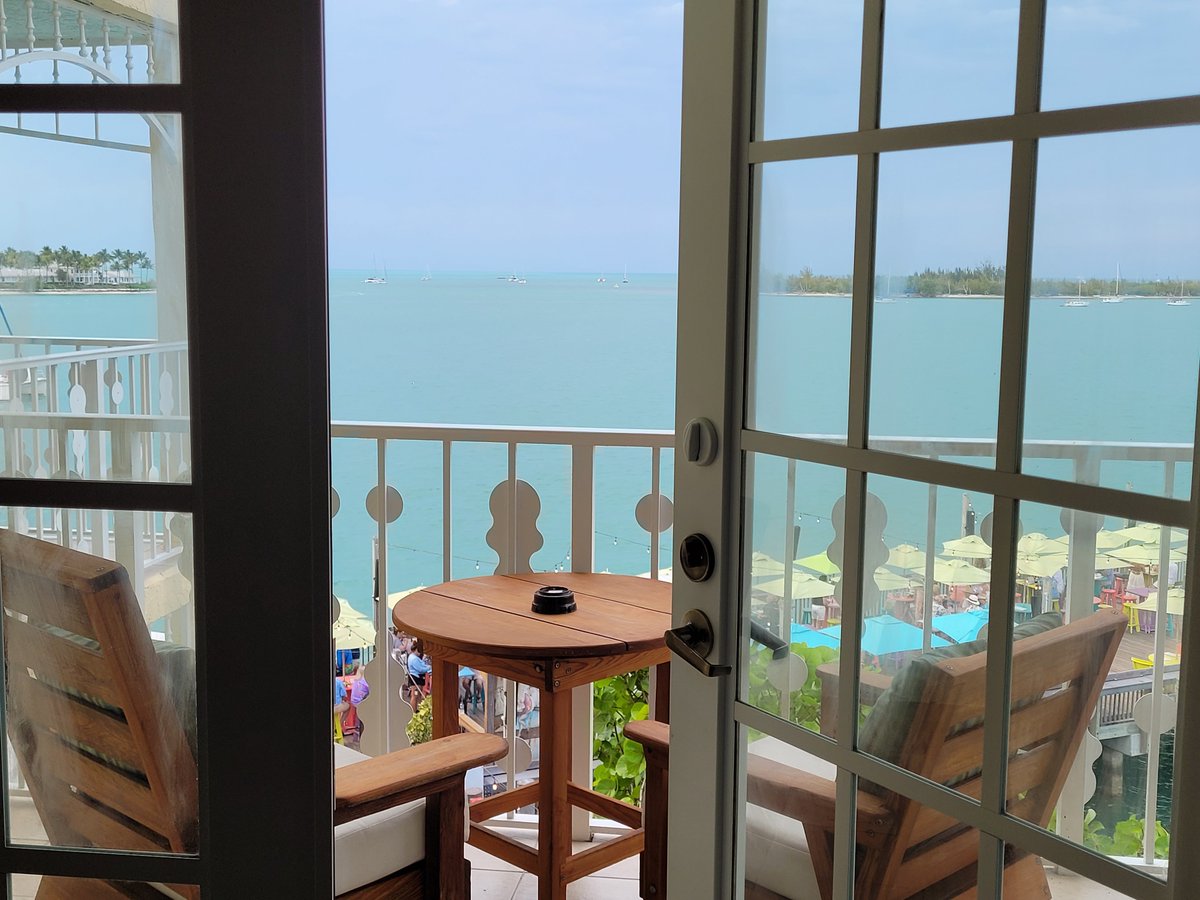 Mariah Douglas (@halfbuttoned1) on Twitter photo This, however, distinctly does not suck. Omigod, am in heaven, <a href="/OceanKeyResort/">Ocean Key Resort</a>. #vacationmode This, however, distinctly does not suck. Omigod, am in heaven, <a href="/OceanKeyResort/">Ocean Key Resort</a>. #vacationmode