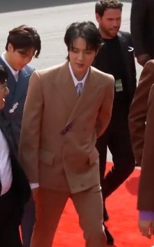 maranghaeee's tweet photo. How did i deserve to have him in this lifetime? Look at him trying  to hide his injured hand at any time possible so that ARMYs will not worry too much. Our Jin u are such a precious mam and forever my WWH #GRAMMYs https://t.co/SxknGE35YV