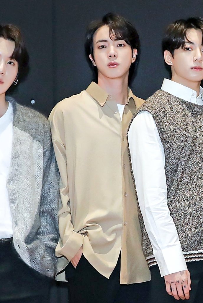 maranghaeee's tweet photo. How did i deserve to have him in this lifetime? Look at him trying  to hide his injured hand at any time possible so that ARMYs will not worry too much. Our Jin u are such a precious mam and forever my WWH #GRAMMYs https://t.co/SxknGE35YV