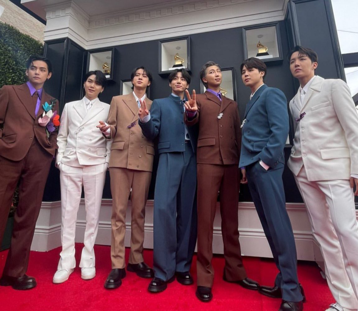 I vote for <a href="/BTS_twt/">방탄소년단</a> as Favorite Global Music Star #KCA #VoteBTSAsia