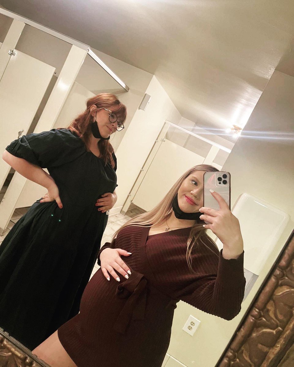 sammossmusic's tweet photo. T-minus 3 hours until the #Duets round BEGINS! @haleymyles_ and I are ready! Are you? @AmericanIdol on @ABCNetwork at 8/7c. 👯‍♀️

#IdolTonight #20YearsofAmericanIdol #AmericanIdol #samonidol #sam #sammoss #americanidolsammossmusic #Americanidolseason20 #sammossmusic #sammossonidol https://t.co/VNx3dFokkA
