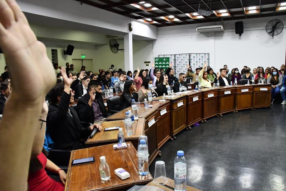 fdearma's tweet photo. Asumieron los Concejales jóvenes del partido de Merlo, en donde el espacio de Gustavo Posse cuenta con 2 Parlamentarios. Quiero felicitar a Santi Cabello y a @FranBarros0 , nuestros dos Concejales jóvenes. Lo mejor en esta nueva etapa. 

@waltercarusso 
@gustavoposse https://t.co/bzlfrxpG9n