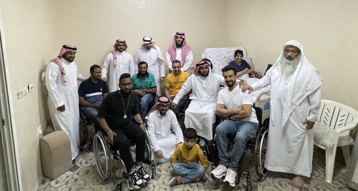 AlShareef700's tweet photo. اليوم الثاني لزياراتنا في مبادرة #جهز_قهوتك زرنا أخونا ماجد اللي فقد عيونه الثنتين وصار عنده إعاقة نصفية في الحادث . لكن زرع البسمة فينا بنفسيته الحلوة 
@almajed4oud https://t.co/Sls52xYrBE