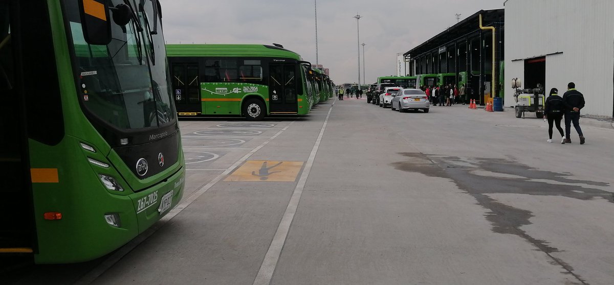 hugoesaenzp's tweet photo. El centro de logística de #MovilidadEléctrica que se montaron los de #Fanalca @Transdev y @greenmoviltrans es brutal, el más grande del Sur de América https://t.co/g8ABv5t3ML