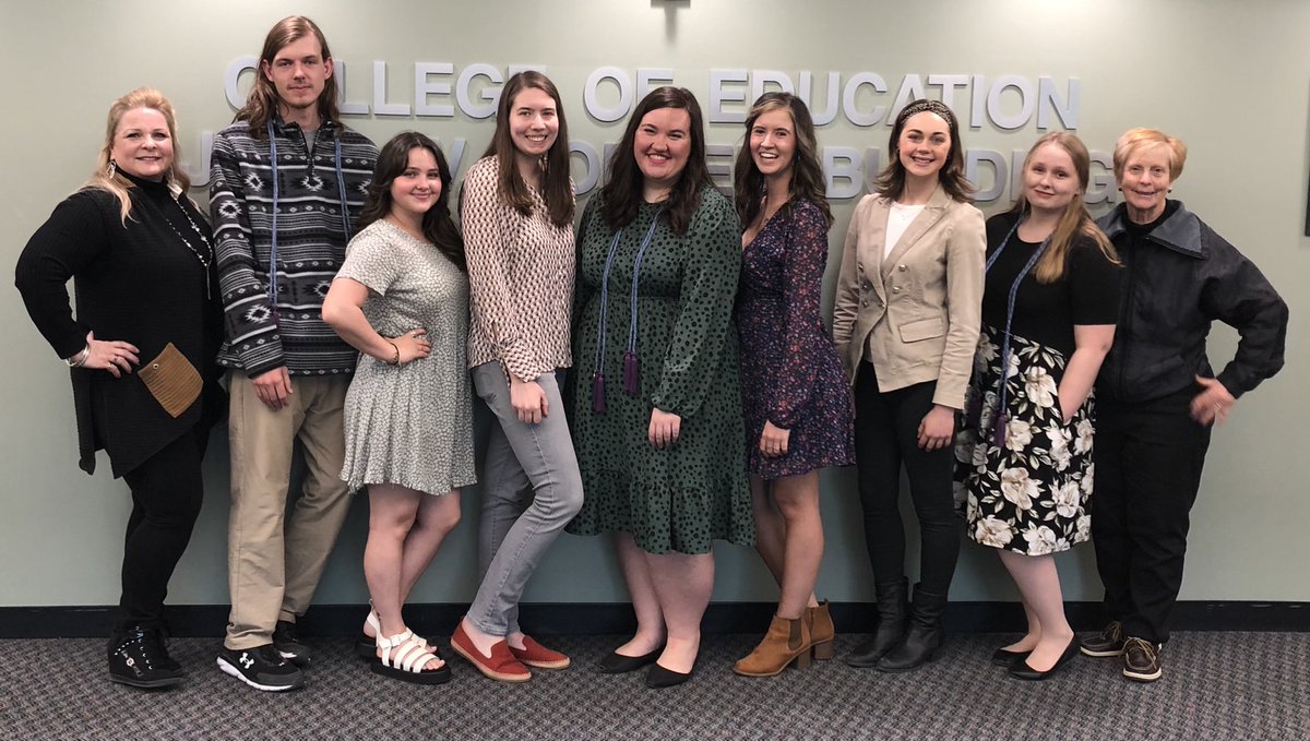 KDPEMU's tweet photo. Thank you to everyone that came to our Winter 2022 Initiation &amp; Graduation Ceremony!! We are so thrilled to have welcomed our new members and celebrate our graduates!! 🤩💚🦅 https://t.co/5Xxt8Ydubq